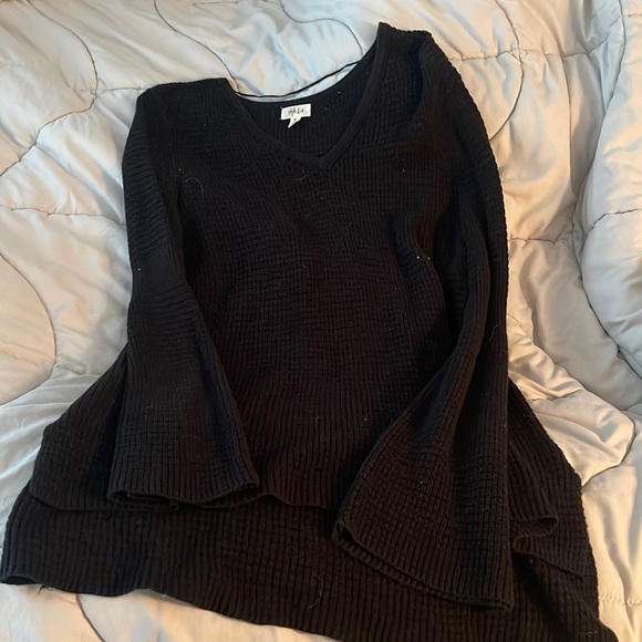 Black sweater - Picture 1 of 1